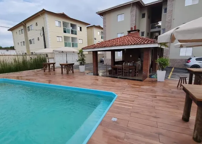 Apartamento aconchegante com piscina e TV a cabo.